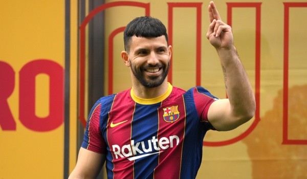Agüero em sua apresentação no Barcelona (Foto: Getty Images)