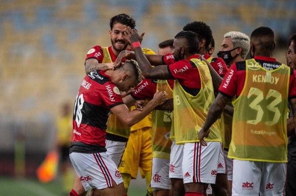 Flamengo comemorando gol. (Foto: Thiago Ribeiro/AGIF)