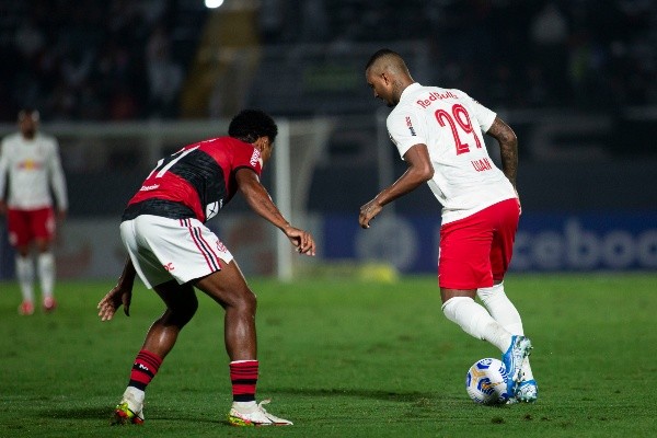 Flamengo e Red Bull Bragantino fizeram jogo movimentado Flamengo e Red Bull Bragantino fizeram jogo movimentado