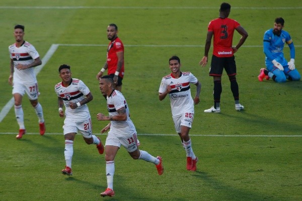 São Paulo comemorando gol no Morumbi. (Foto: Getty Images)