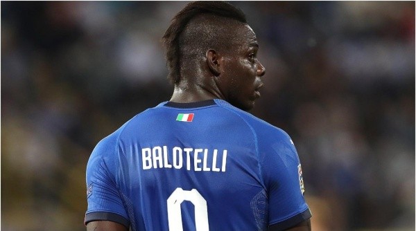 Balotelli com a camisa da Seleção Italiana (Foto: Getty Images)