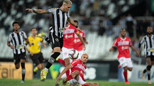 RJ - Rio de Janeiro - 08/10/2021 - BRASILEIRO B 2021, BOTAFOGO X CRB - Rafael Navarro jogador do Botafogo durante partida contra o CRB no estadio Engenhao pelo campeonato Brasileiro B 2021. Foto: Jorge Rodrigues/AGIF