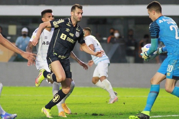 Santos em campo. (Foto: Fernanda Luz/AGIF)