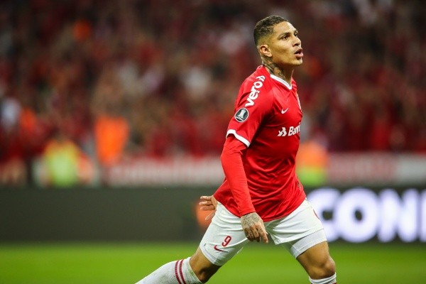 Guerrero comemorando gol pelo Internacional. (Foto: Pedro H. Tesch/AGIF) 