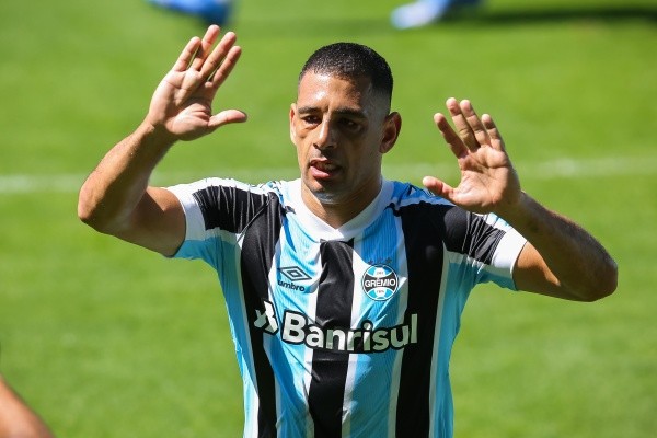 RS - Porto Alegre - 12/09/2021 - BRASILEIRO A 2021, GREMIO X CEARA - Diego Souza jogador do Gremio comemora seu gol durante partida contra o Ceara no estadio Arena do Gremio pelo campeonato Brasileiro A 2021. Foto: Pedro H. Tesch/AGIF