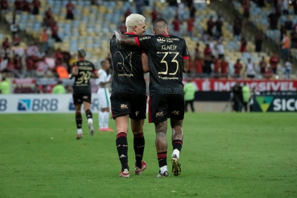 Kenedy recebeu passe de letra de Pedro para marcar seu primeiro gol com a camisa do Flamengo