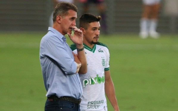 Vagner Mancini comandando o América-MG. (Foto: Gil Gomes/AGIF) Vagner Mancini comandando o América-MG. (Foto: Gil Gomes/AGIF)