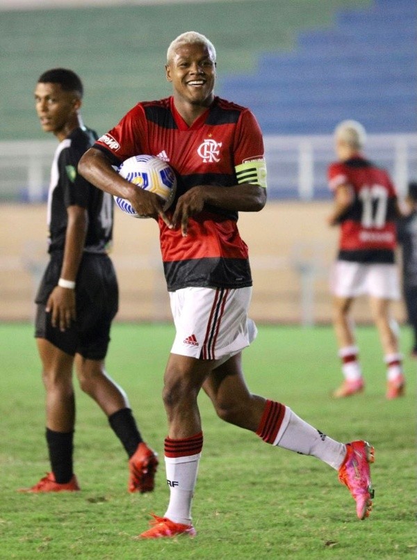 Matheus França também tem passagem de destaque na equipe sub-20 | Crédito: Reprodução/ CRF