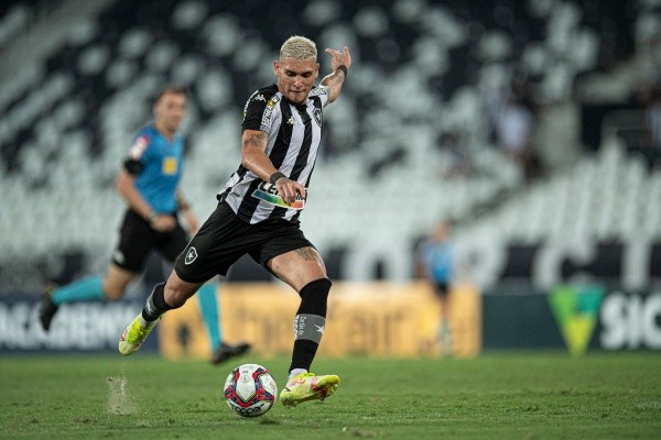 Rafael Navarro recusou proposta de renovação do Botafogo