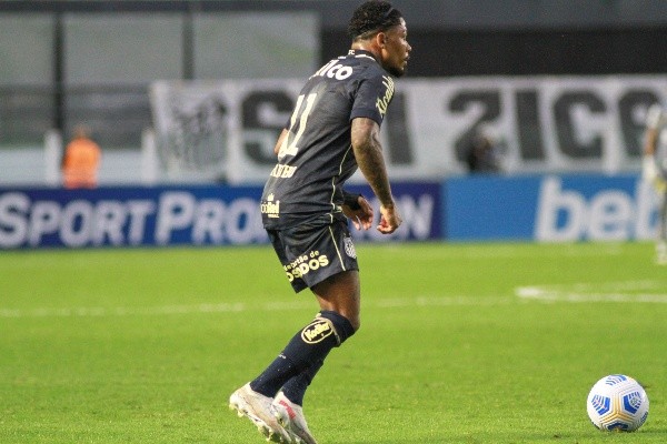 Marinho em campo. (Foto: Fernanda Luz/AGIF)