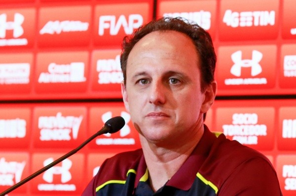 SAO PAULO - SP - 08/12/2016 - APRESENTACAO DE ROGERIO CENI NO SAO PAULO - Rogerio Ceni e apresentado como novo tecnico do Sao Paulo durante coletiva de imprensa no CT da Barra Funda. Foto: Marcello Zambrana/AGIF