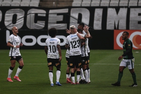 Corinthians comemorando gol. (Foto:  Ettore Chiereguini/AGIF)
