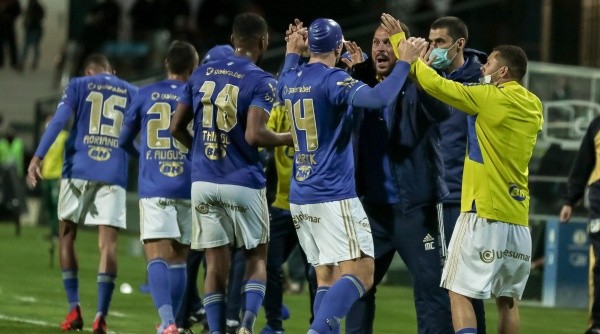 PR - Curitiba - 08/10/2021 - BRASILEIRO B 2021, CORITIBA X CRUZEIRO - Eduardo Brock jogador do Cruzeiro comemora seu gol durante partida contra o Coritiba no estadio Couto Pereira pelo campeonato Brasileiro B 2021. Foto: Robson Mafra/AGIF