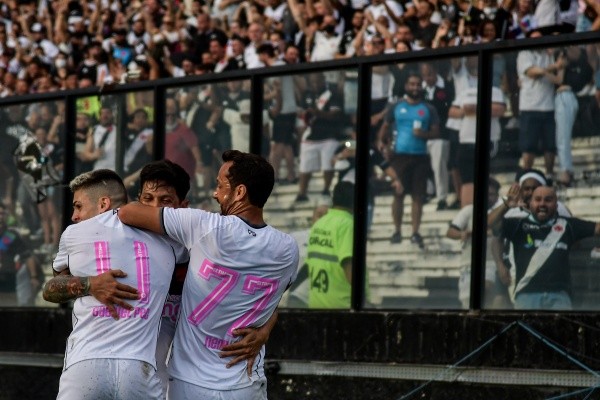 Vasco vence e convence diante de sua torcida e se aproxima do G4