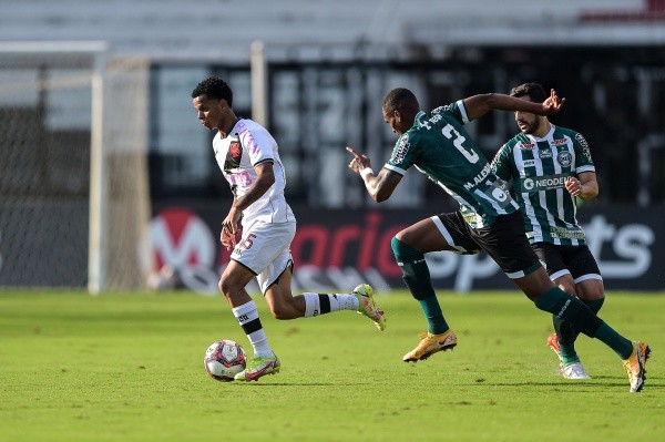 Riquelme foi um dos destaques da vitória sobre o Coritiba