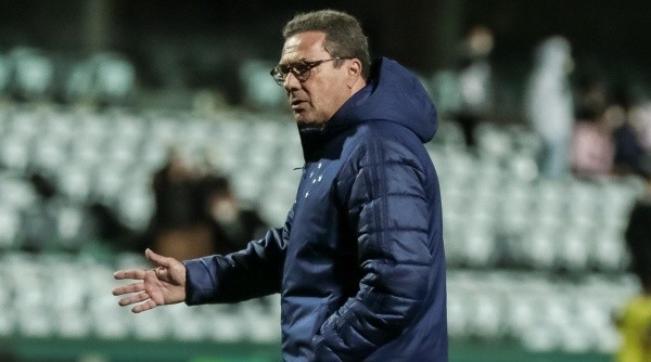 PR - Curitiba - 08/10/2021 - BRASILEIRO B 2021, CORITIBA X CRUZEIRO - Vanderlei Luxemburgo tecnico do Cruzeiro durante partida contra o Coritiba no estadio Couto Pereira pelo campeonato Brasileiro B 2021. Foto: Robson Mafra/AGIF PR - Curitiba - 08/10/2021 - BRASILEIRO B 2021, CORITIBA X CRUZEIRO - Vanderlei Luxemburgo tecnico do Cruzeiro durante partida contra o Coritiba no estadio Couto Pereira pelo campeonato Brasileiro B 2021. Foto: Robson Mafra/AGIF