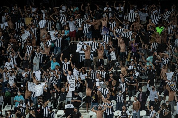 Torcida do Botafogo. (Foto: Jorge Rodrigues/AGIF)