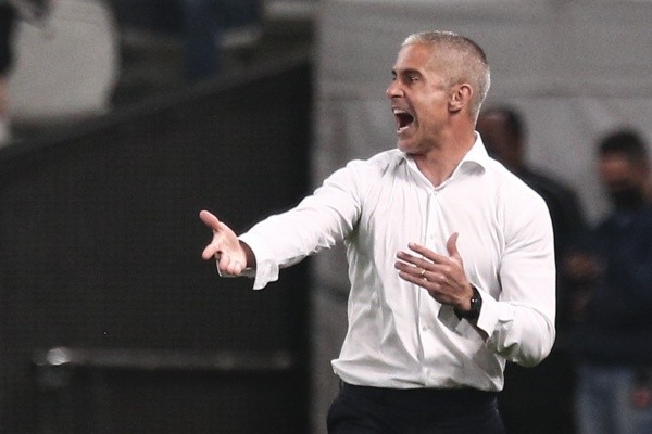 Sylvinho em campo. (Foto: Ettore Chiereguini/AGIF)