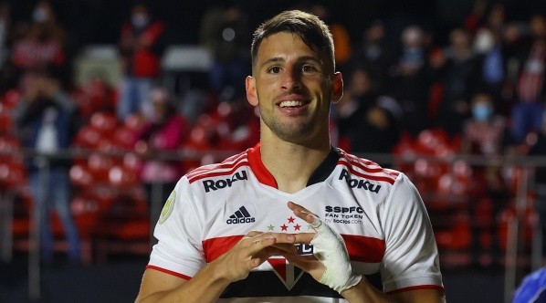 SP - Sao Paulo - 18/10/2021 - BRASILEIRO A 2021, SAO PAULO X CORINTHIANS - Jonathan Calleri jogador do Sao Paulo comemora seu gol durante partida contra o Corinthians no estadio Morumbi pelo campeonato Brasileiro A 2021. Foto: Marcello Zambrana/AGIF