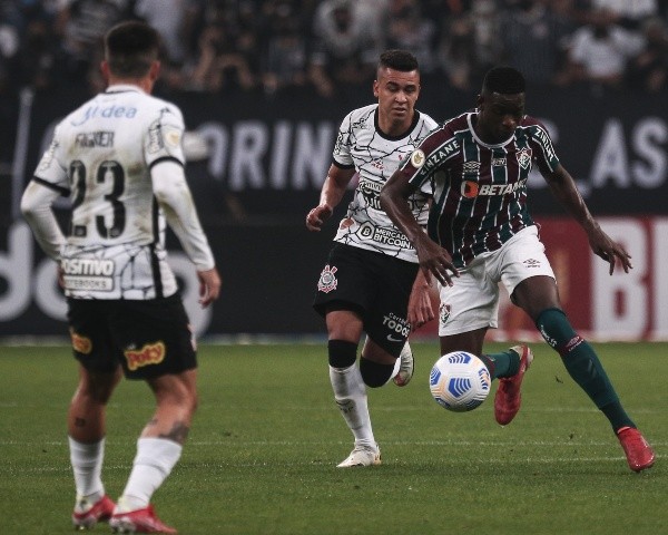 Corinthians em campo pelo Brasileirão. (Foto: Ettore Chiereguini/AGIF)