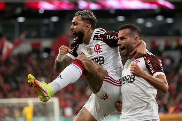 Última vez que o atacante marcou com a camisa do Flamengo foi contra o Santos 