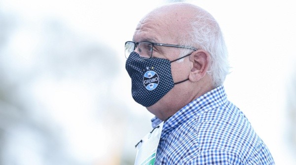 RS - Eldorado do Sul - 22/10/2020 - BRASILEIRO ASPIRANTE, GREMIO X PARANA - Romildo Bolzan Jr. presidente do Gremio durante partida contra o Parana Clube no estadio CT Presidente Helio Dourado pelo campeonato Brasileiro Aspirantes 2020. Foto: Fernando Alves/AGIF RS - Eldorado do Sul - 22/10/2020 - BRASILEIRO ASPIRANTE, GREMIO X PARANA - Romildo Bolzan Jr. presidente do Gremio durante partida contra o Parana Clube no estadio CT Presidente Helio Dourado pelo campeonato Brasileiro Aspirantes 2020. Foto: Fernando Alves/AGIF