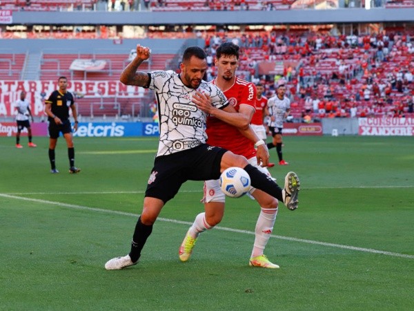 Inter x Corinthians em campo pelo Brasileirão. (Foto: Maxi Franzoi/AGIF)