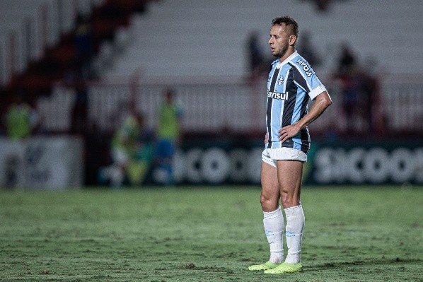 Rafinha em campo pelo Grêmio. (Foto: Heber Gomes/AGIF)