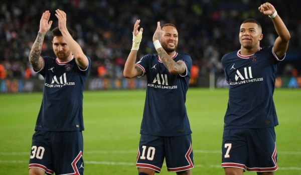 Trio de ataque do PSG deve estar em campo contra o City (Foto: Getty Images)