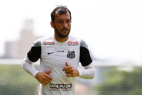 Edu Dracena  no Santos. (Foto: Ricardo Saibun/AGIF)