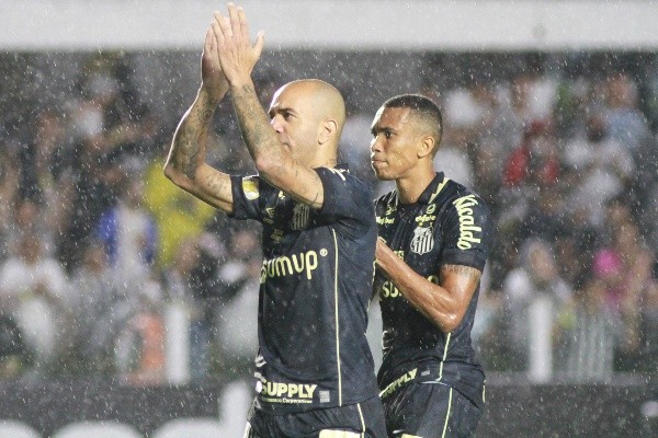Diego Tardelli comemorando gol. (Foto: Fernanda Luz/AGIF)
