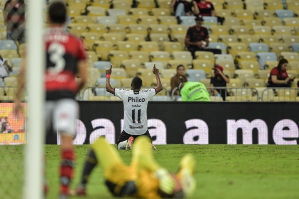 Nikão marcou dois dos três gols do Athletico Nikão marcou dois dos três gols do Athletico