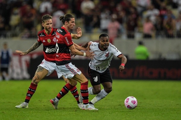 Athletico marcou o terceiro gol com um jogador a menos Athletico marcou o terceiro gol com um jogador a menos