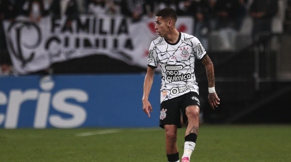 SP - Sao Paulo - 13/10/2021 - BRASILEIRO A 2021, CORINTHIANS X FLUMINENSE - Gabriel Pereira jogador do Corinthians durante partida contra o Fluminense no estadio Arena Corinthians pelo campeonato Brasileiro A 2021. Foto: Ettore Chiereguini/AGIF
