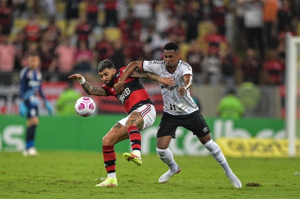 Gabigol durante a derrota de 3 a 0 contra o Athletico