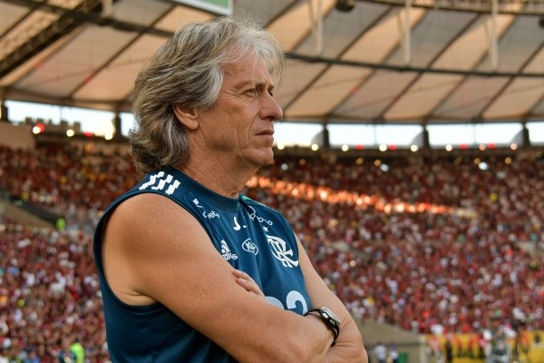Jorge Jesus em campo quando dirigia o Flamengo. (Foto: Thiago Ribeiro/AGIF)