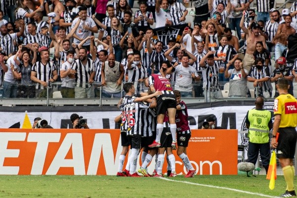 Galo comemorando gol. (Foto: Alessandra Torres/AGIF)