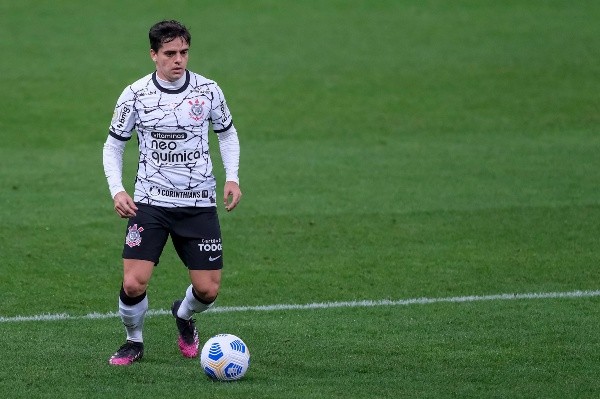 Fagner em campo. (Foto: Marcello Zambrana/AGIF)