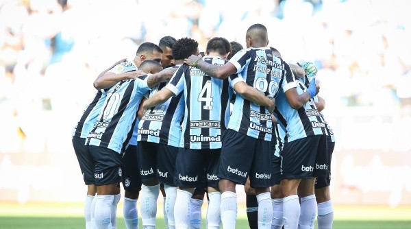 RS - Porto Alegre - 31/10/2021 - BRASILEIRO A 2021, GREMIO X PALMEIRAS - Jogadores do Gremio durante entrada em campo para partida contra o Palmeiras no estadio Arena do Gremio pelo campeonato Brasileiro A 2021. Foto: Pedro H. Tesch/AGIF