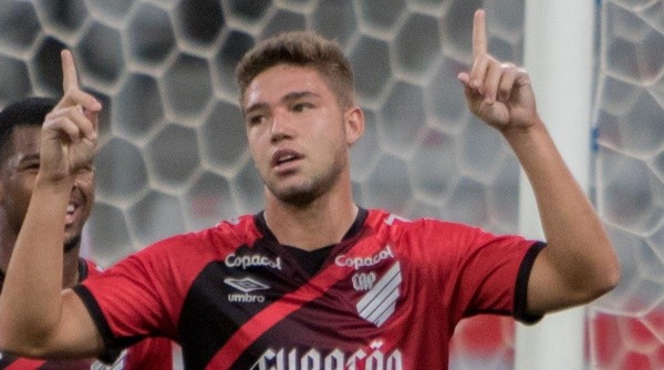 Bissoli está emprestado até o fim da temporada ao Avaí (Foto: Robson Mafra/AGIF)