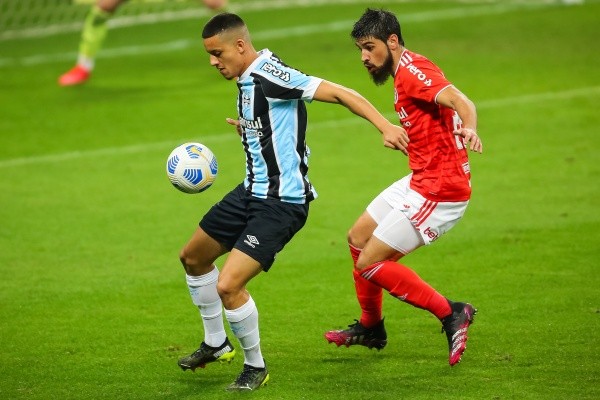 Bruno Méndez em campo no Gre-Nal. (Foto: Pedro H. Tesch/AGIF)