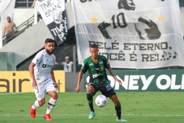 Foto: Fernanda Luz/AGIF – Felipe vem jogando de meia no Santos