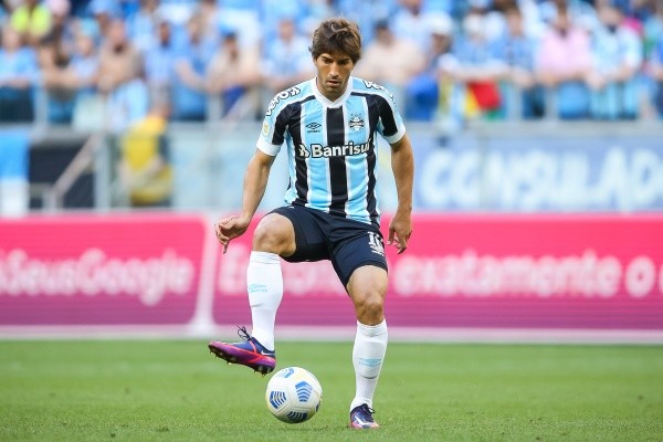Foto:Pedro H. Tesch/AGIF | Lucas Silva será titular ao lado de Thiago Santos e Villasanti
