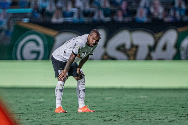 Foto: Heber Gomes/AGIF – Mariano precisou ficar afastado e agora volta com concorrência forte pela vaga na lateral