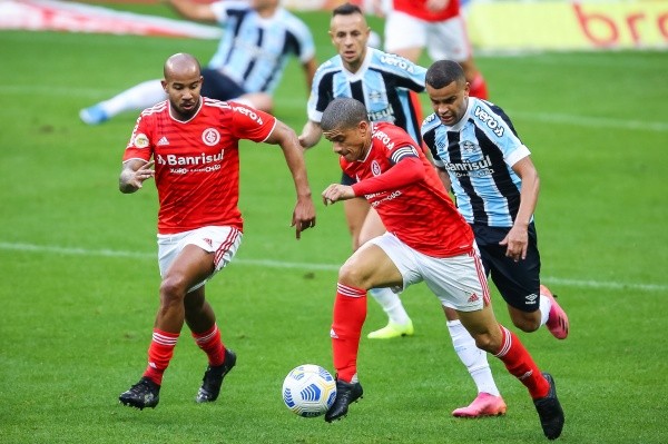 Gre-Nal do primeiro turno do Brasileirão. (Foto: Pedro H. Tesch/AGIF)