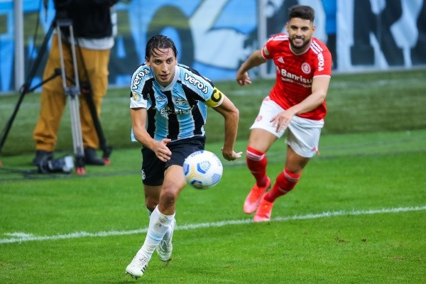 Grêmio x Internacional em campo pelo primeiro turno do Brasileirão. (Foto: Pedro H. Tesch/AGIF)