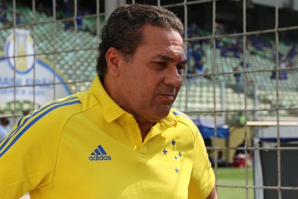 MG - Belo Horizonte - 26/09/2021 - BRASILEIRO B 2021 CRUZEIRO X CSA - Vanderlei Luxemburgo tecnico do Cruzeiro durante partida contra o CSA no estadio Independencia pelo campeonato Brasileiro B 2021. Foto: Fernando Moreno/AGIF MG - Belo Horizonte - 26/09/2021 - BRASILEIRO B 2021 CRUZEIRO X CSA - Vanderlei Luxemburgo tecnico do Cruzeiro durante partida contra o CSA no estadio Independencia pelo campeonato Brasileiro B 2021. Foto: Fernando Moreno/AGIF