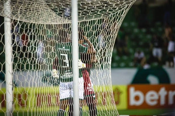 Rafael Martins defendeu o pênalti e, logo em seguida, Pablo abriu o placar Rafael Martins defendeu o pênalti e, logo em seguida, Pablo abriu o placar