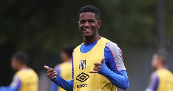 Foto: Ernesto Guerra Azevedo/Santos FC | Renyer tem multa rescisória estipulada     em torno de R$ 645 milhões de reais