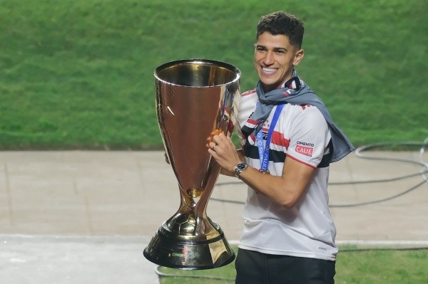 Vitor Bueno foi campeão paulista com a camisa do São Paulo (Foto: Marcello Zambrana/AGIF) Vitor Bueno foi campeão paulista com a camisa do São Paulo (Foto: Marcello Zambrana/AGIF)